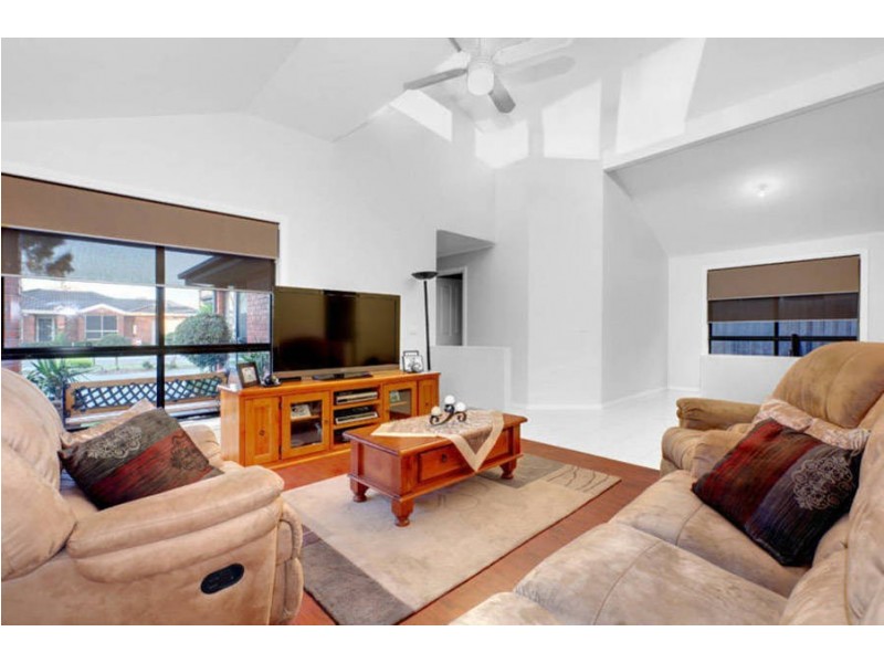 6 Armstrong Court, Roxburgh Park VIC 3064