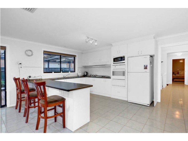 6 Armstrong Court, Roxburgh Park VIC 3064