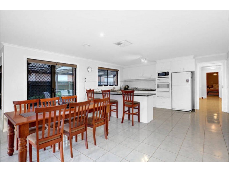 6 Armstrong Court, Roxburgh Park VIC 3064