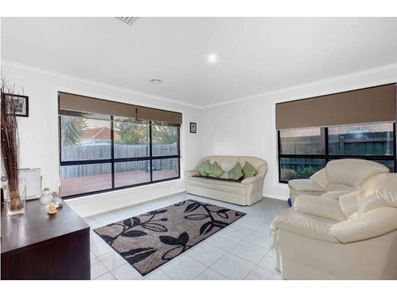 6 Armstrong Court, Roxburgh Park VIC 3064