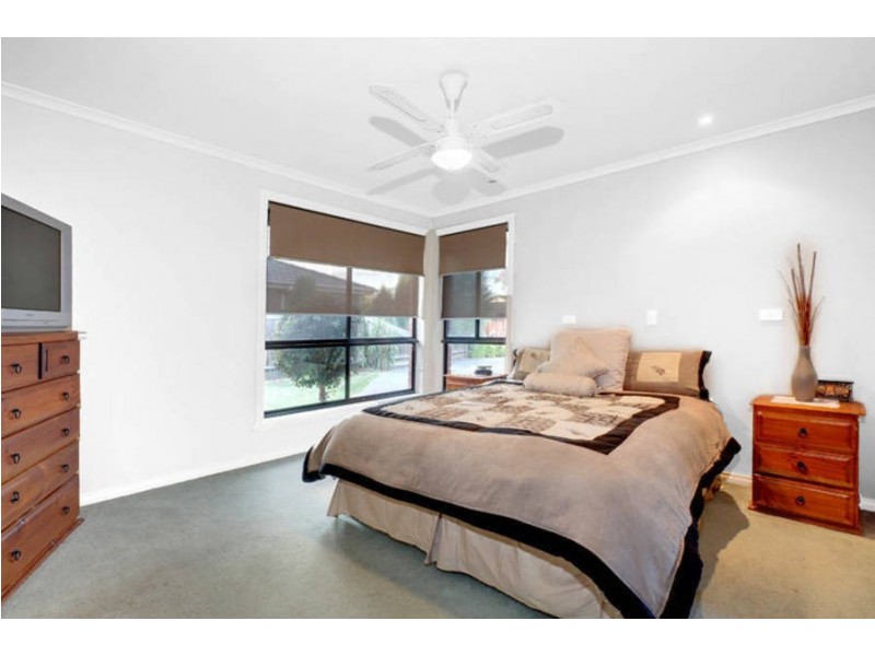 6 Armstrong Court, Roxburgh Park VIC 3064