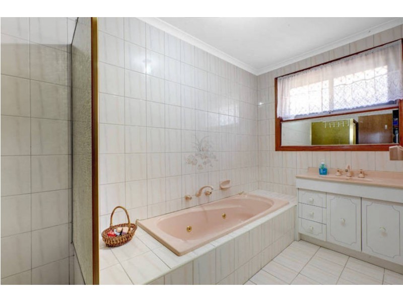 66 Paringa Blvd, Meadow Heights VIC 3048