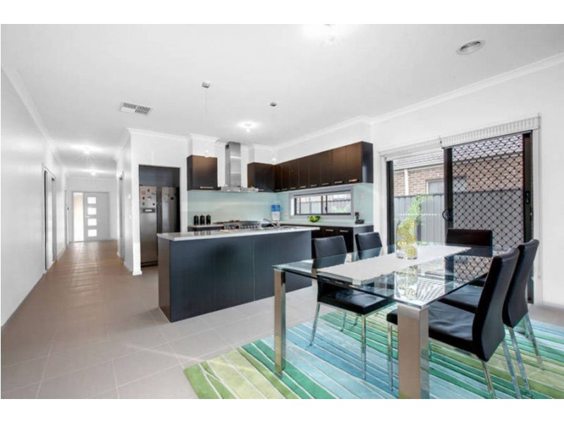 5 Thorngrove Avenue, Craigieburn VIC 3064