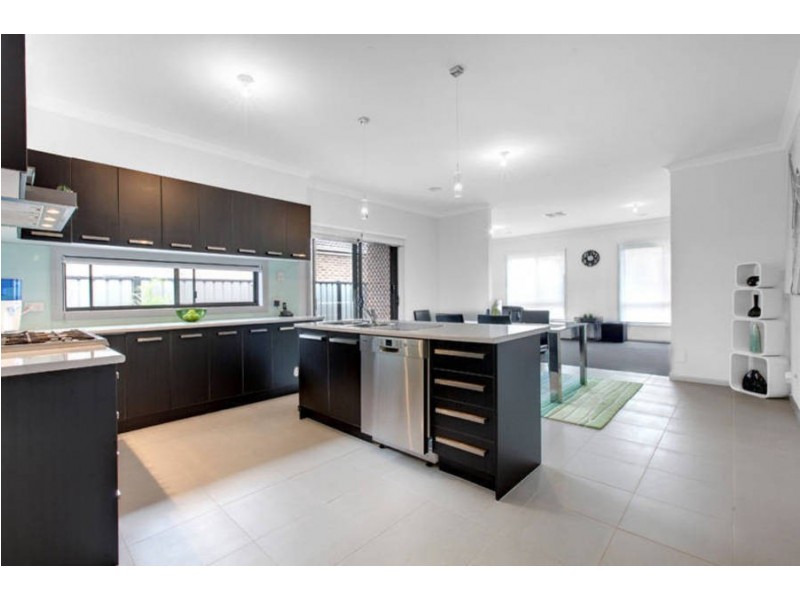 5 Thorngrove Avenue, Craigieburn VIC 3064