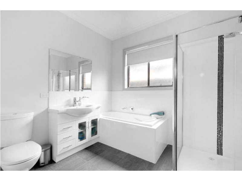 5 Thorngrove Avenue, Craigieburn VIC 3064