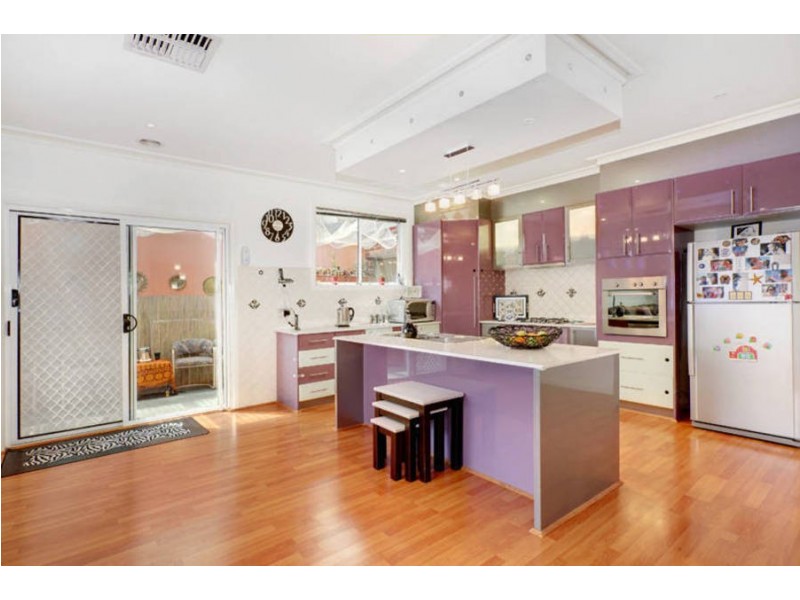 4 Riverina Avenue, Roxburgh Park VIC 3064