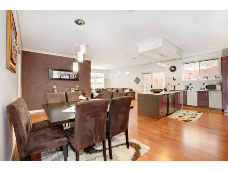 4 Riverina Avenue, Roxburgh Park VIC 3064