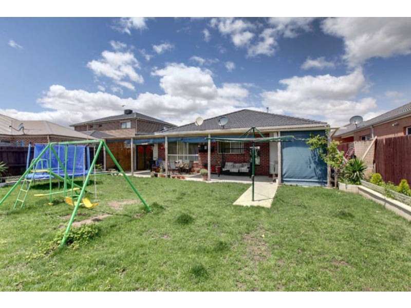 4 Riverina Avenue, Roxburgh Park VIC 3064