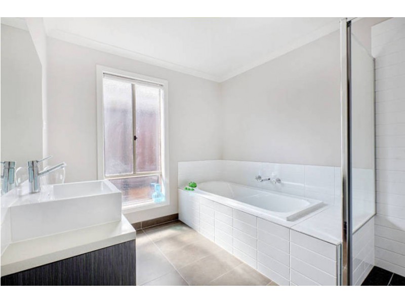 5 Bondin Grove, Greenvale VIC 3059