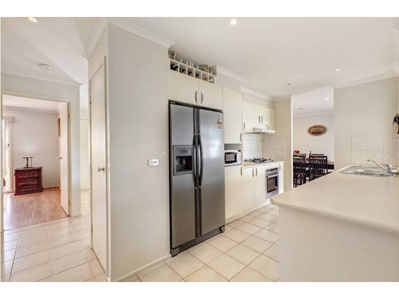 5 Parer Way, Roxburgh Park VIC 3064