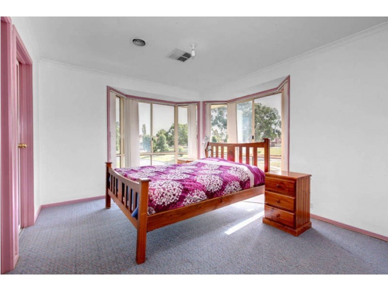 1 Gellion Place, Roxburgh Park VIC 3064