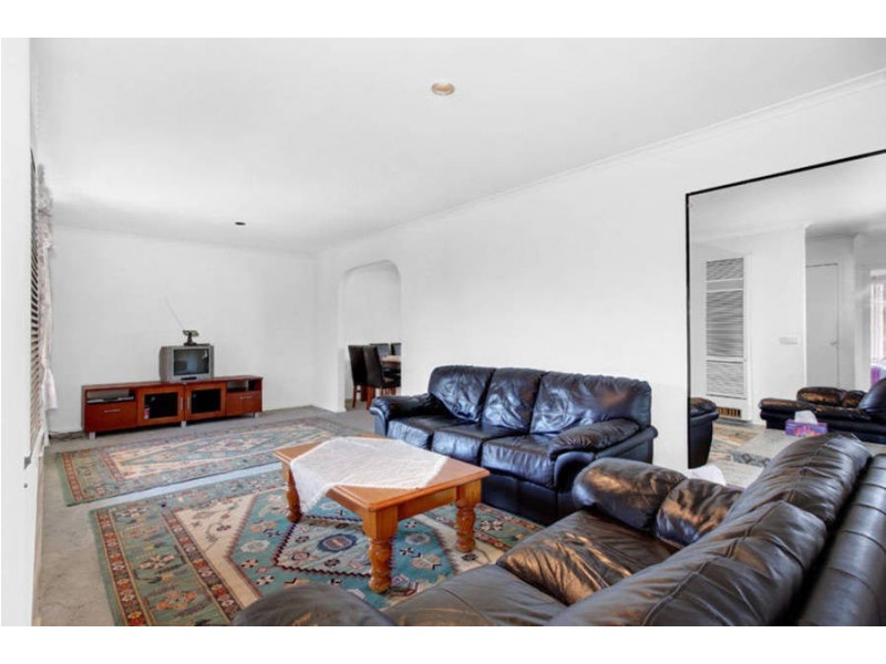 8 Manuka Place, Meadow Heights VIC 3048