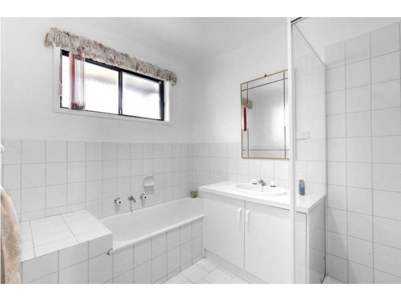 8 Manuka Place, Meadow Heights VIC 3048