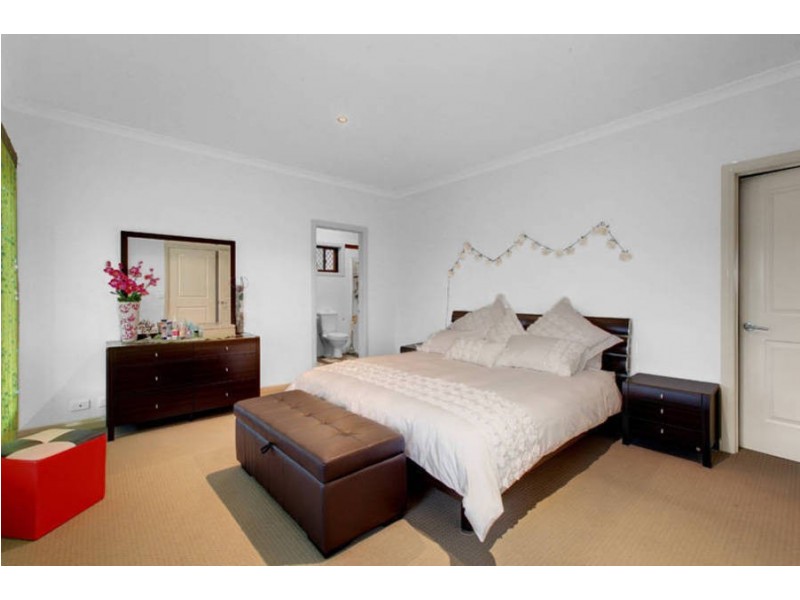 16 Snowden Place, Roxburgh Park VIC 3064