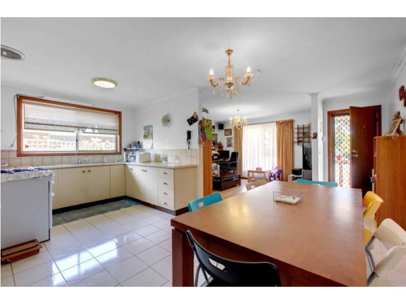 2/18 Ashleigh Crescent, Meadow Heights VIC 3048