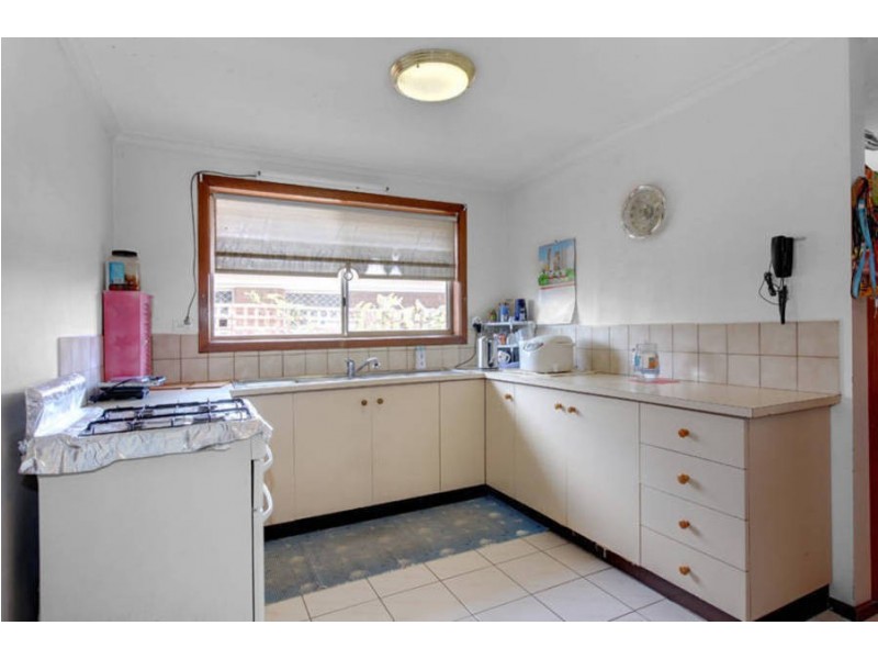 2/18 Ashleigh Crescent, Meadow Heights VIC 3048