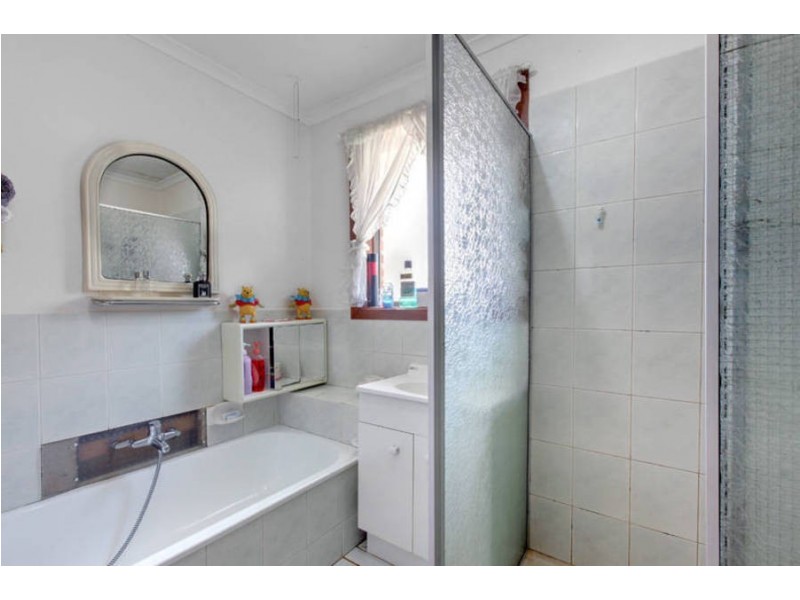 2/18 Ashleigh Crescent, Meadow Heights VIC 3048