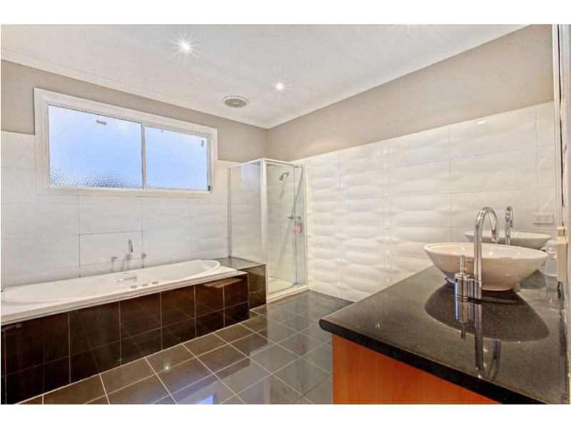 32 Langbourne Court, Greenvale VIC 3059