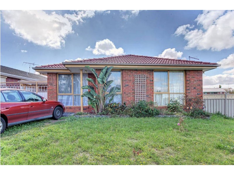 32 Cassinia Crescent, Meadow Heights VIC 3048