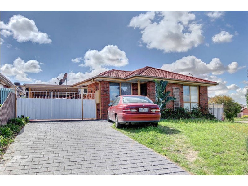 32 Cassinia Crescent, Meadow Heights VIC 3048