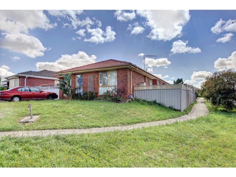 32 Cassinia Crescent, Meadow Heights VIC 3048