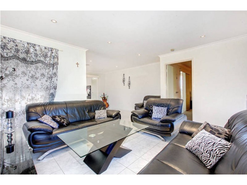 32 Cassinia Crescent, Meadow Heights VIC 3048