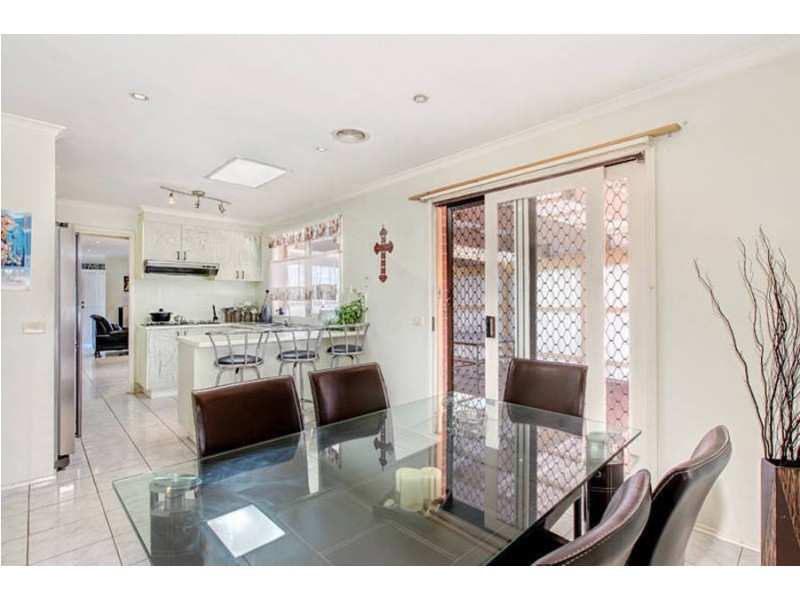 32 Cassinia Crescent, Meadow Heights VIC 3048