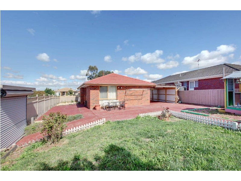 32 Cassinia Crescent, Meadow Heights VIC 3048