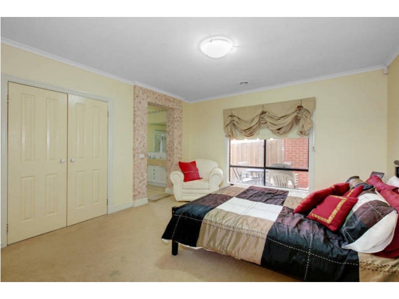 4 Lambert Place, Roxburgh Park VIC 3064