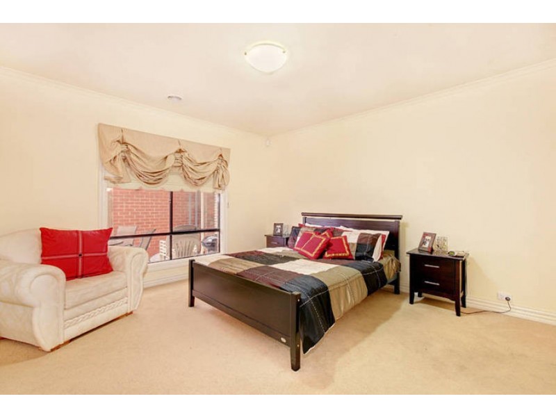 4 Lambert Place, Roxburgh Park VIC 3064