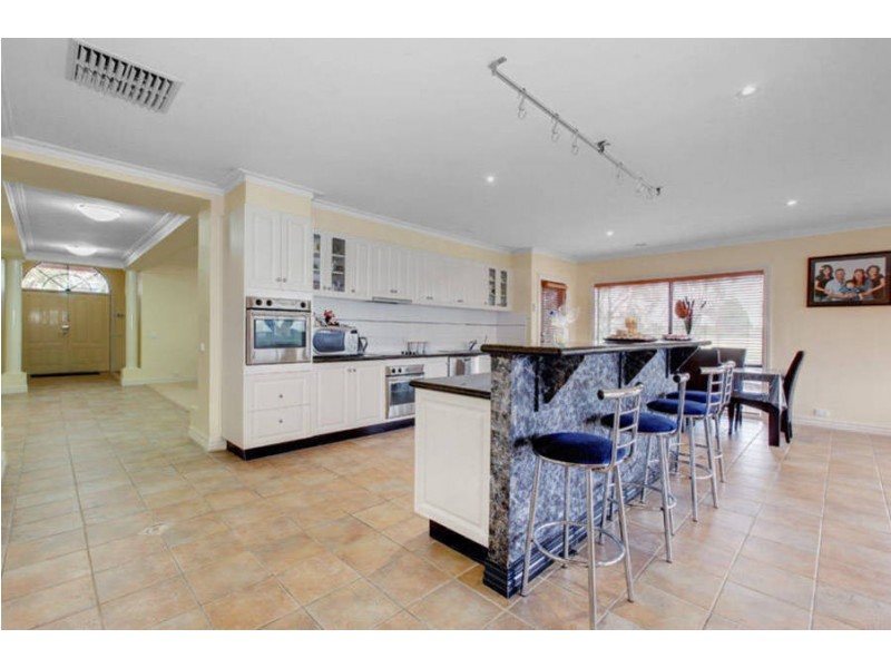 4 Lambert Place, Roxburgh Park VIC 3064