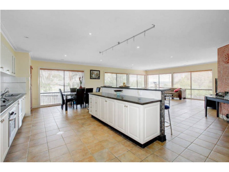 4 Lambert Place, Roxburgh Park VIC 3064