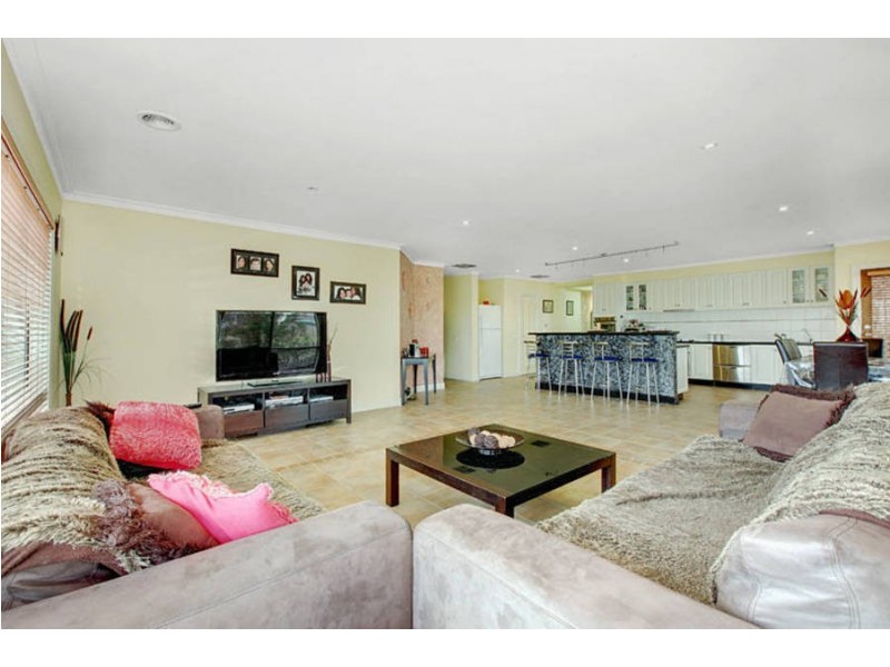 4 Lambert Place, Roxburgh Park VIC 3064