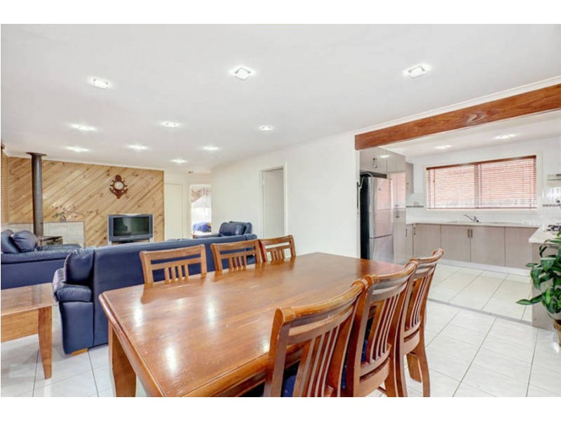 17 Fuschia Place, Meadow Heights VIC 3048