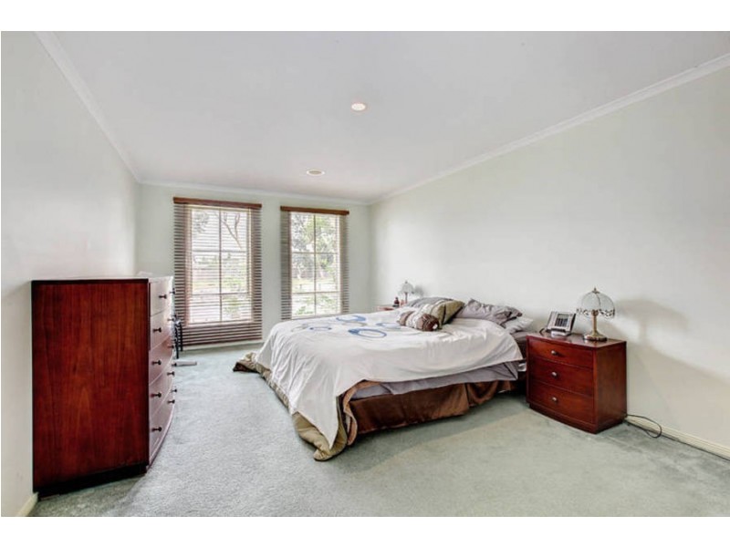 9 McKenzie Avenue, Roxburgh Park VIC 3064