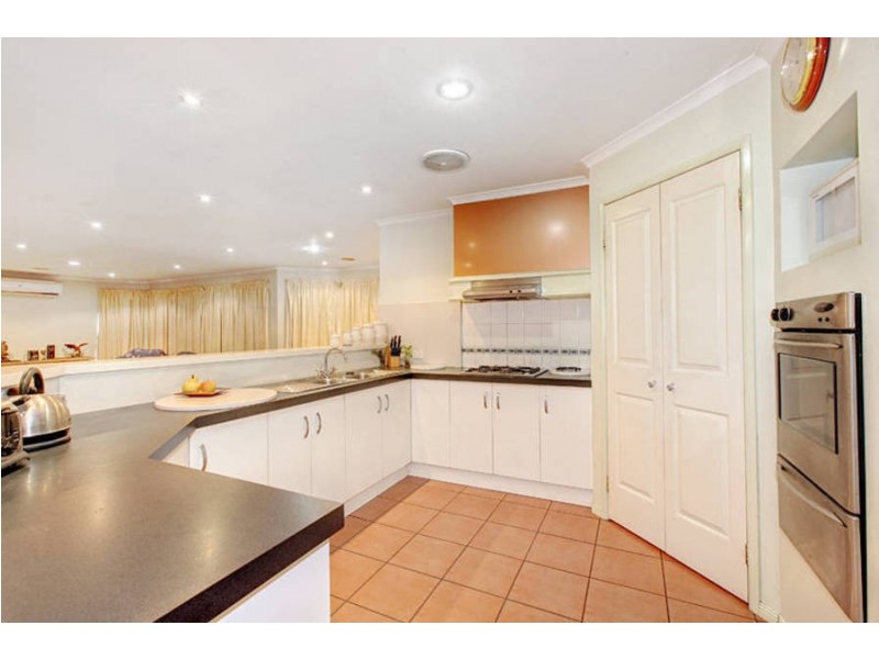 9 McKenzie Avenue, Roxburgh Park VIC 3064