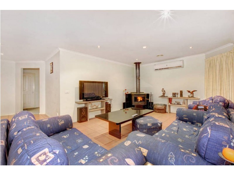 9 McKenzie Avenue, Roxburgh Park VIC 3064