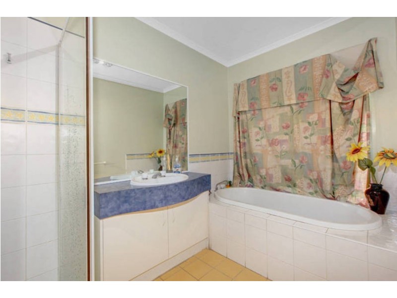 9 McKenzie Avenue, Roxburgh Park VIC 3064