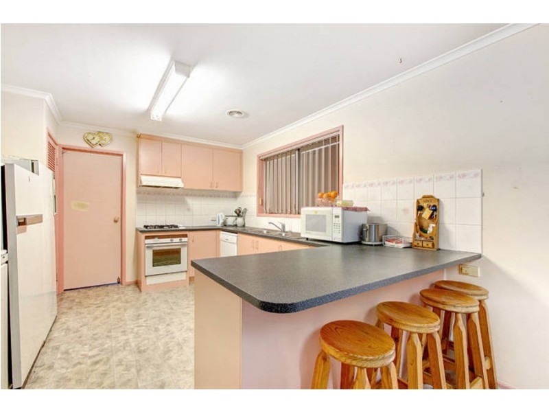 95 Rossiter Avenue, Roxburgh Park VIC 3064