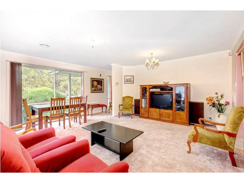 95 Rossiter Avenue, Roxburgh Park VIC 3064