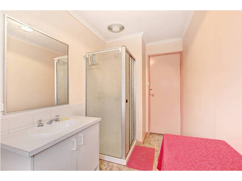 95 Rossiter Avenue, Roxburgh Park VIC 3064