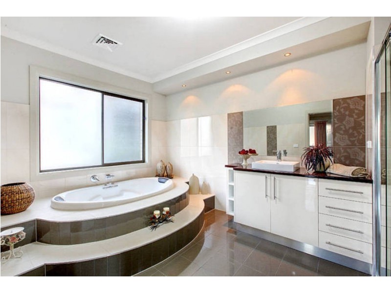 5 Kinloch Grove, Greenvale VIC 3059