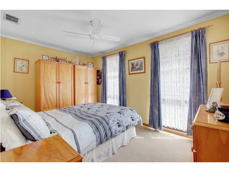 2 Canadian Court, Meadow Heights VIC 3048