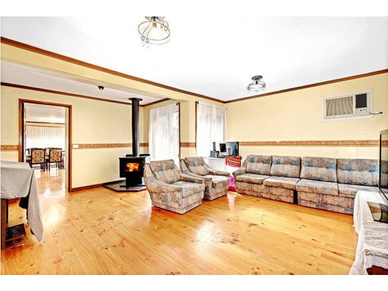 15 Aster Close, Meadow Heights VIC 3048