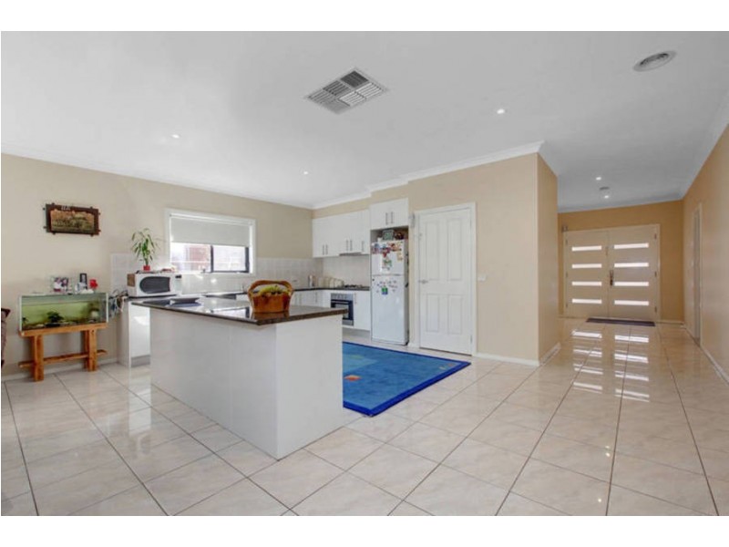 9 Swansea Court, Craigieburn VIC 3064