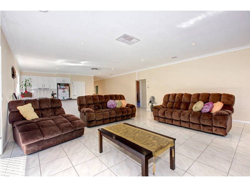 9 Swansea Court, Craigieburn VIC 3064