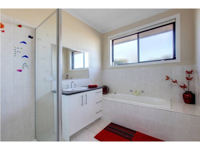 9 Swansea Court, Craigieburn VIC 3064