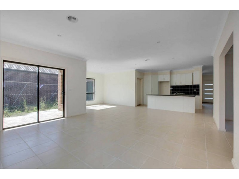 19 Fairhaven Blvd, Craigieburn VIC 3064
