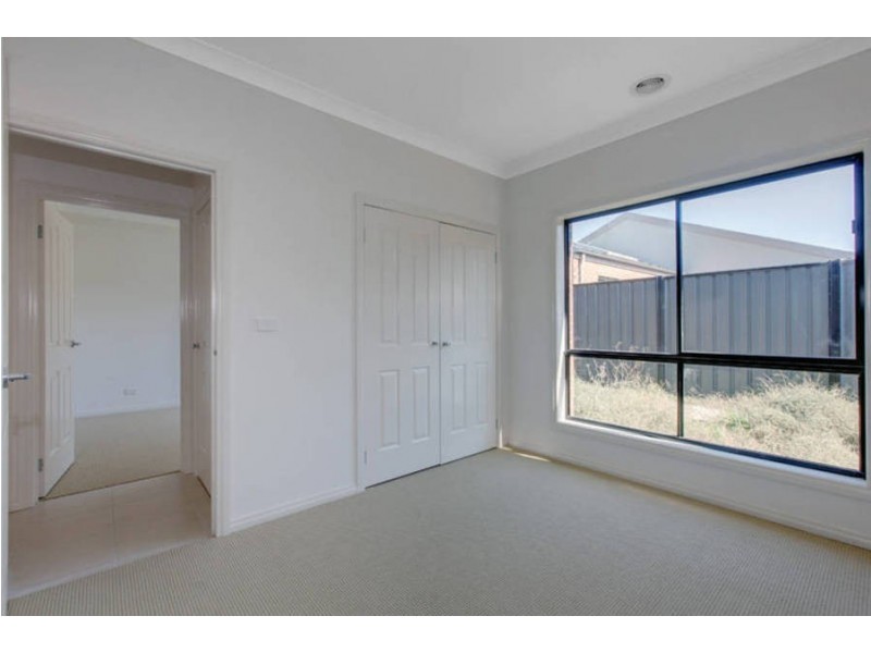 19 Fairhaven Blvd, Craigieburn VIC 3064