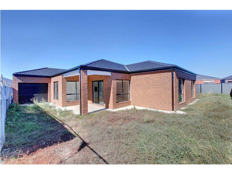 19 Fairhaven Blvd, Craigieburn VIC 3064